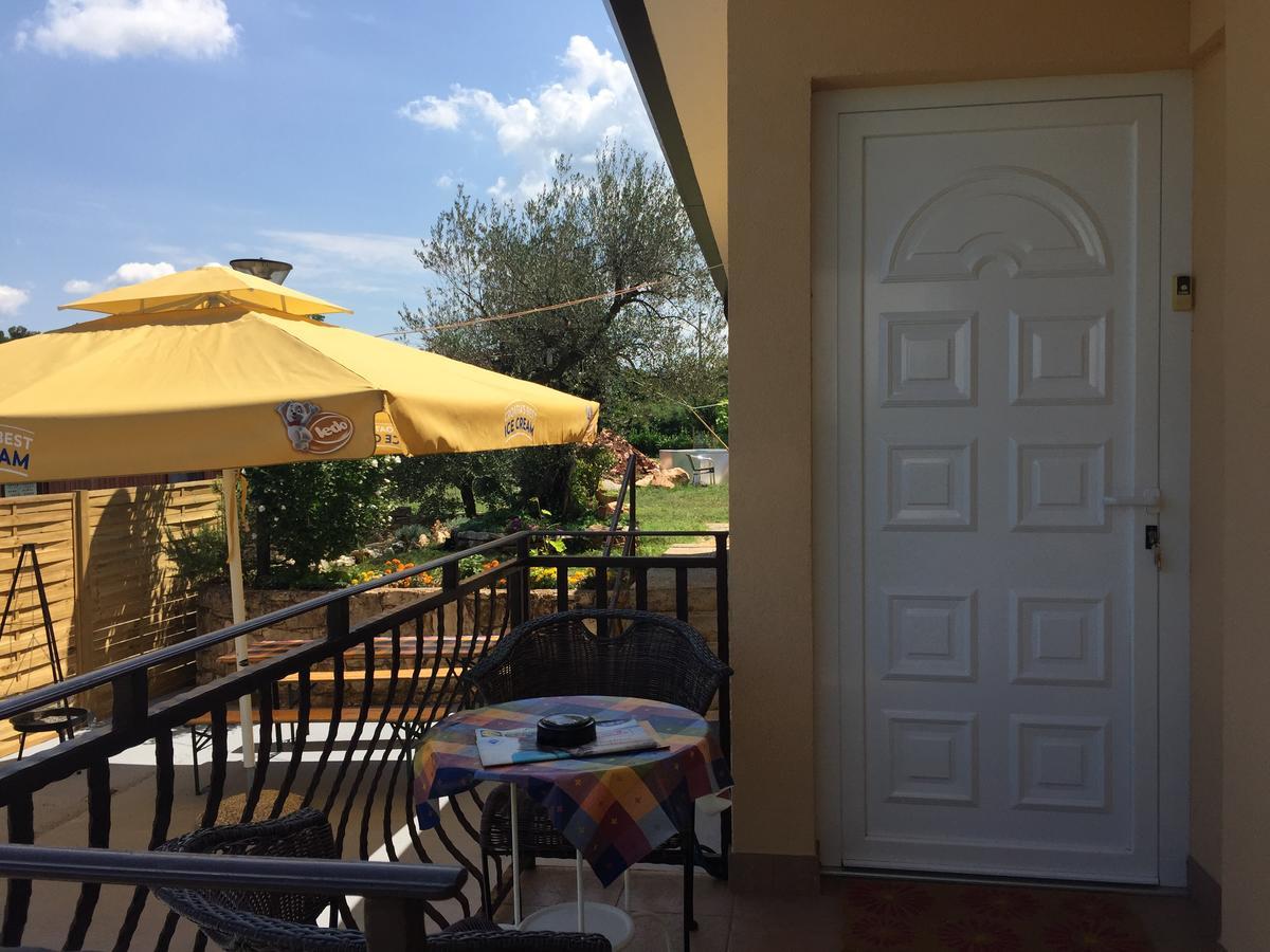 Apartments & Rooms Buoni Amici Murine Exterior foto